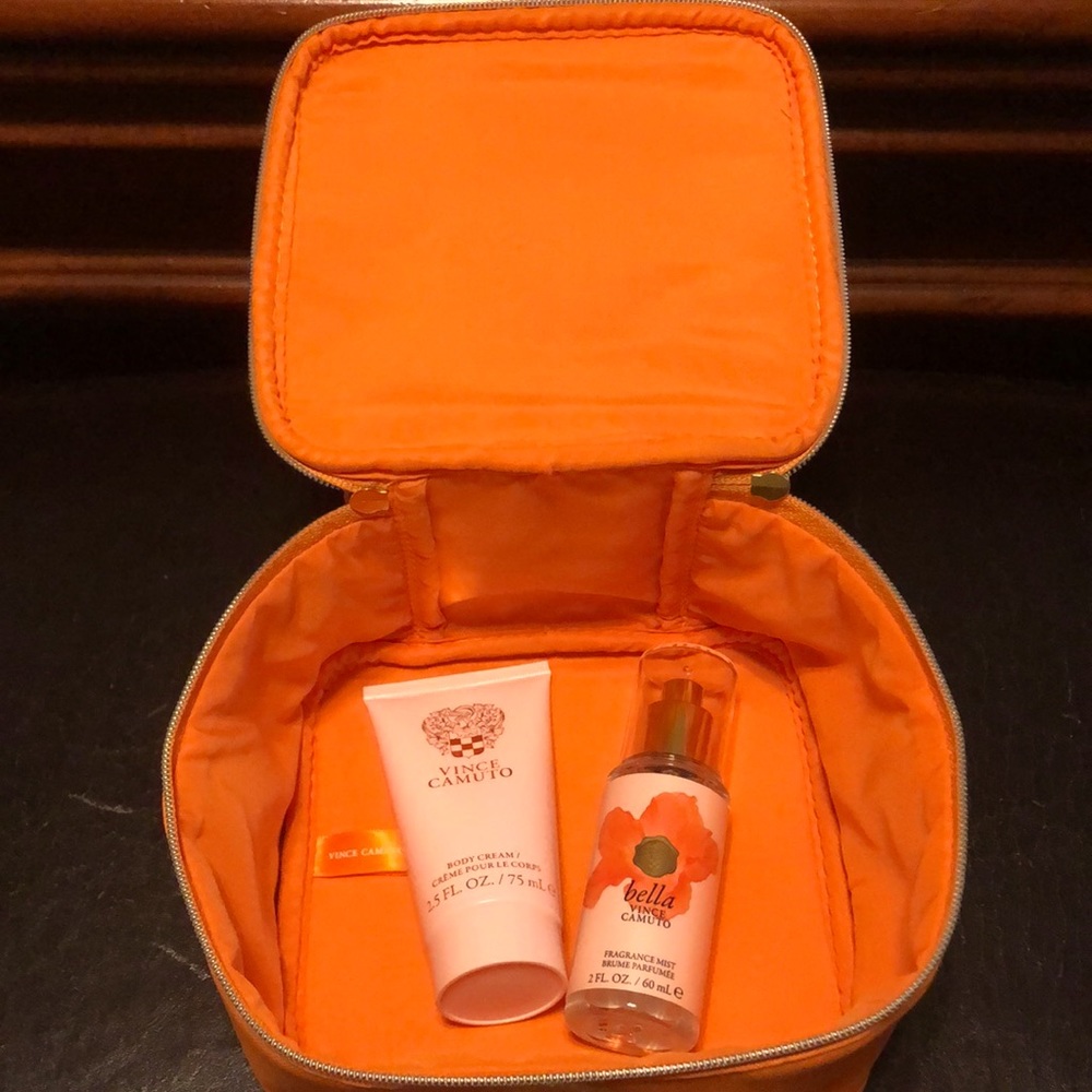 NWT Vince Camuto cosmetic bag